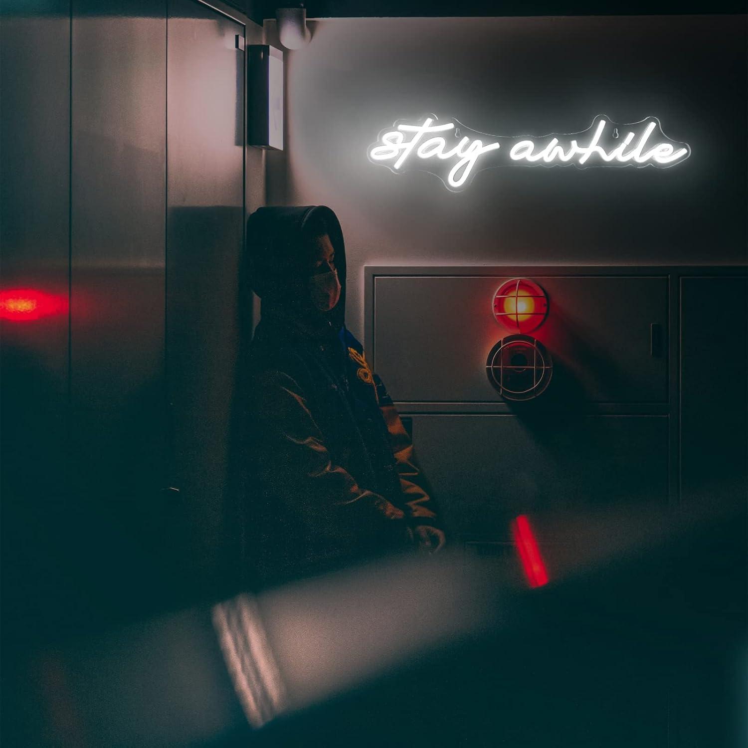 Insegne al Neon 'Stay Awhile'  - Led Lighting Wall Decor recensione e prezzo