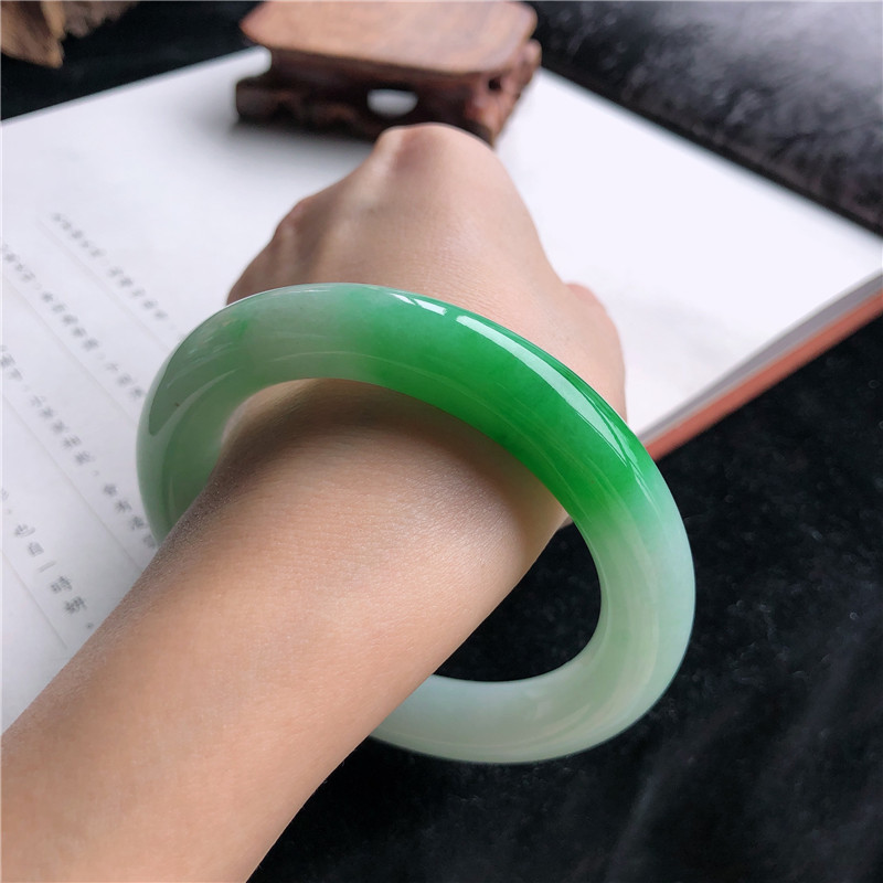 Bracciale in giadeite birmana  - Lighting & Home Decor Studio recensione e prezzo