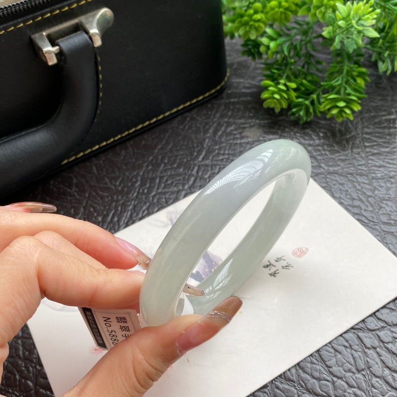 Bracciale da donna in giadeite - Lighting & Home Decor Studio recensione e prezzo